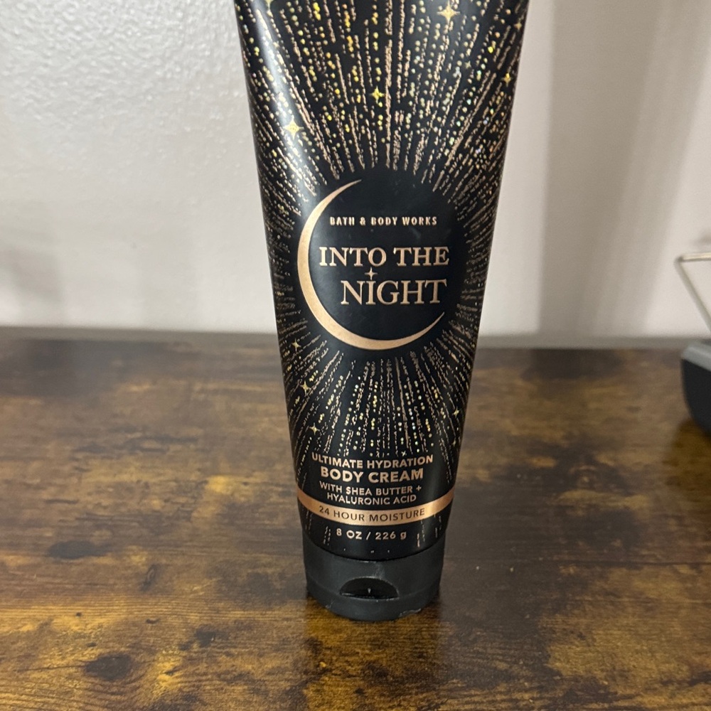 Bath & Body Works Into the Night Body Cream - Black and Gold Sparkle